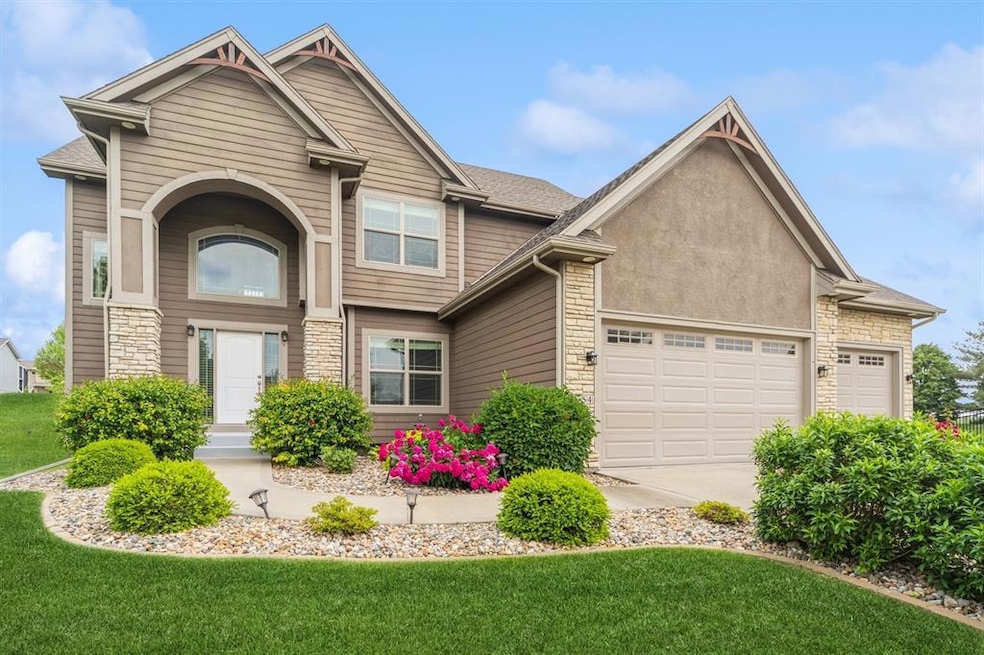 1454 S Sugar Creek Ct, West Des Moines, IA 50266 - photo 1