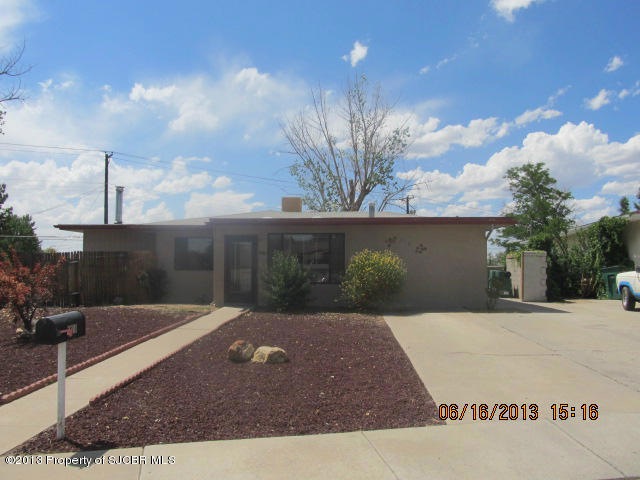 2301 N Western Ave 003