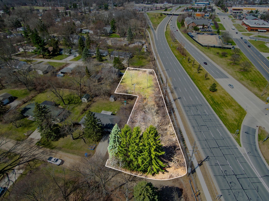 1061 Dorchester Ave, Bloomfield Hills, MI 48302 - photo 1