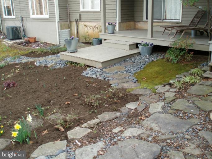 15518 Royal Crescent Ct, Dumfries, VA 22025 - photo 1