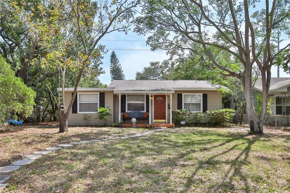 Cute as a button bungalow / 5308 3rd Ave S.