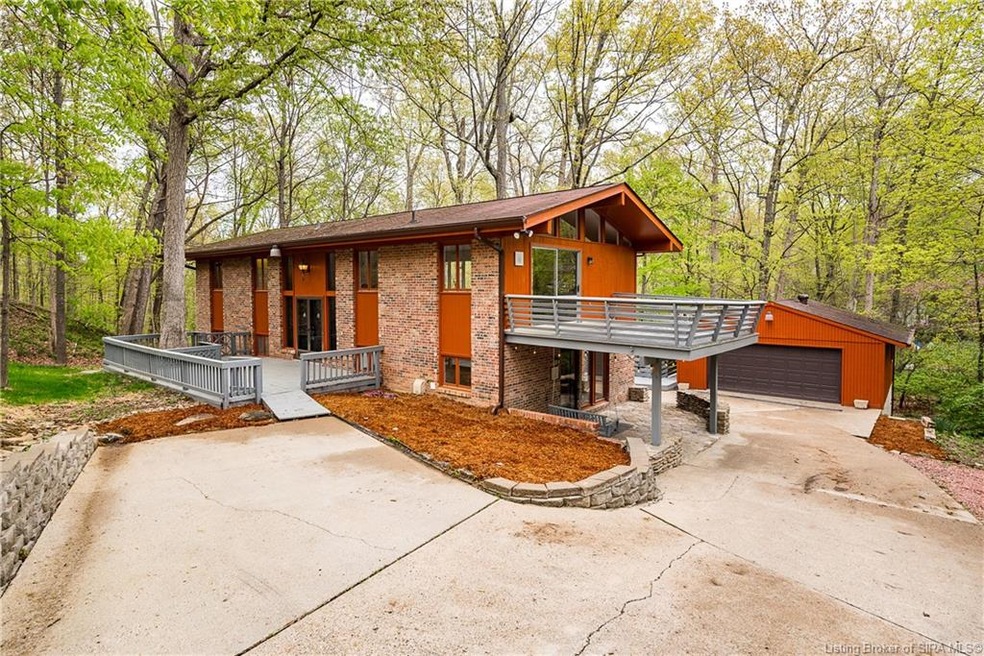 Welcome to 923 Oakland Drive, New Albany