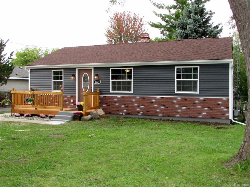 1027 Coolidge Dr, Flint, MI 48507 - photo 1