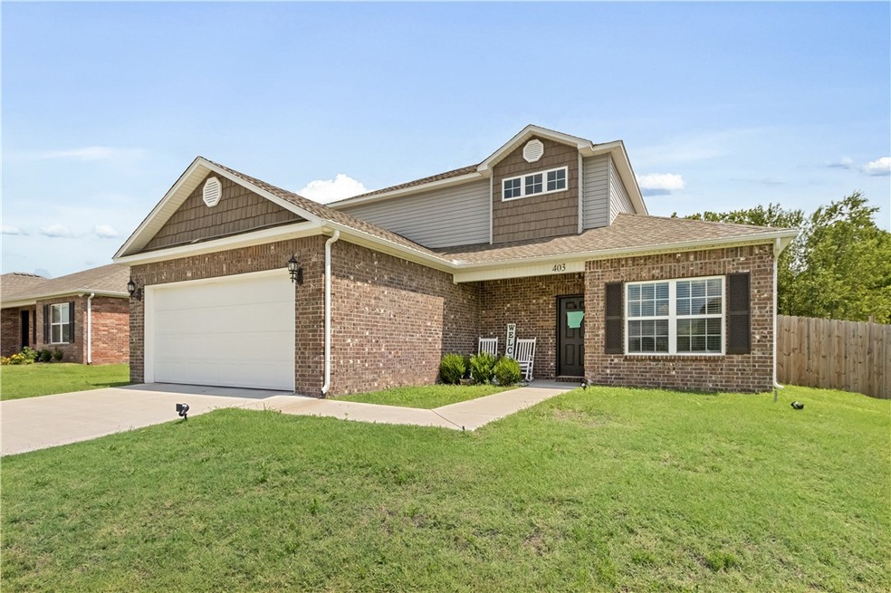 Beautiful newer home in Lakewood subdivision with great curb appeal!