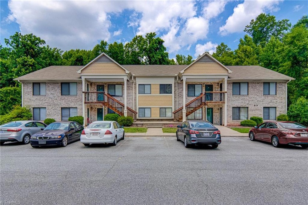 819 Belmont Dr, High Point, NC 27263 - photo 1