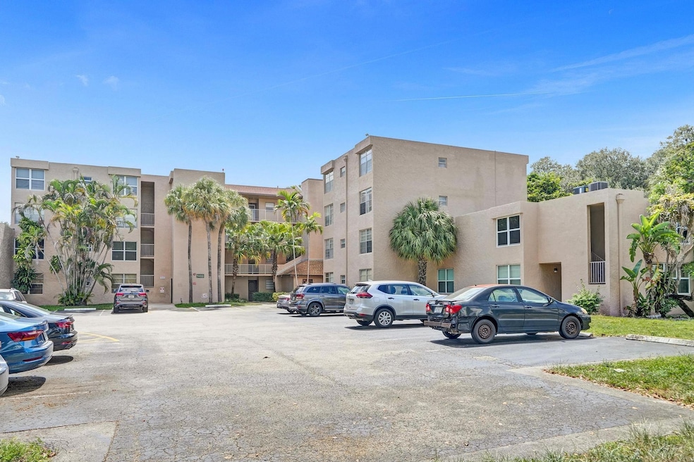 Live Oak Place unit 203, Davie, FL 33324 - photo 1