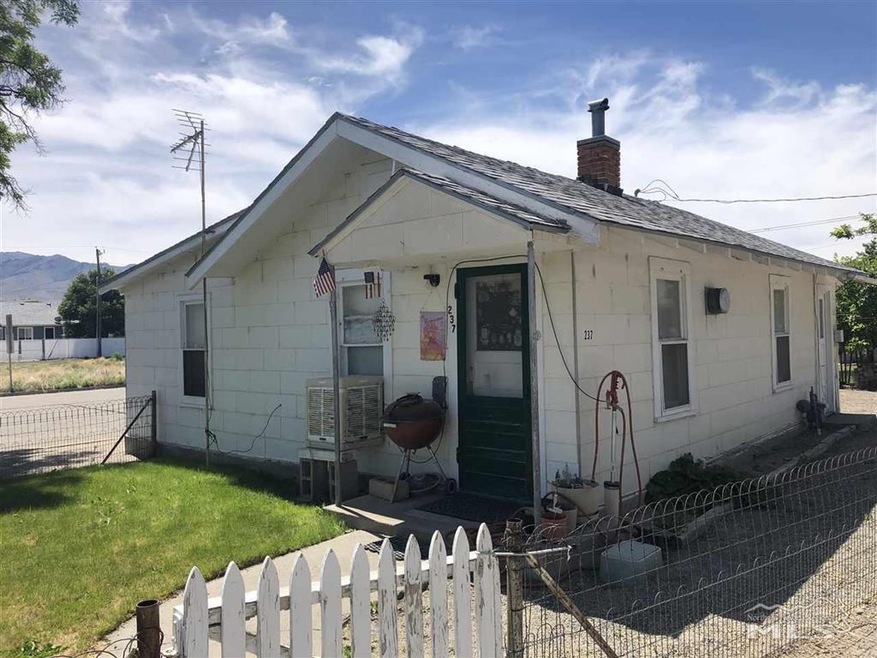 237 E 5th St, Winnemucca, NV 89445 - photo 1