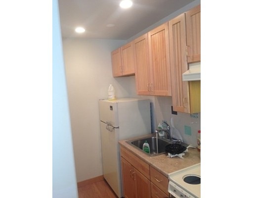 9 Mt Ida unit 1R, Newton, MA 02458 - photo 1