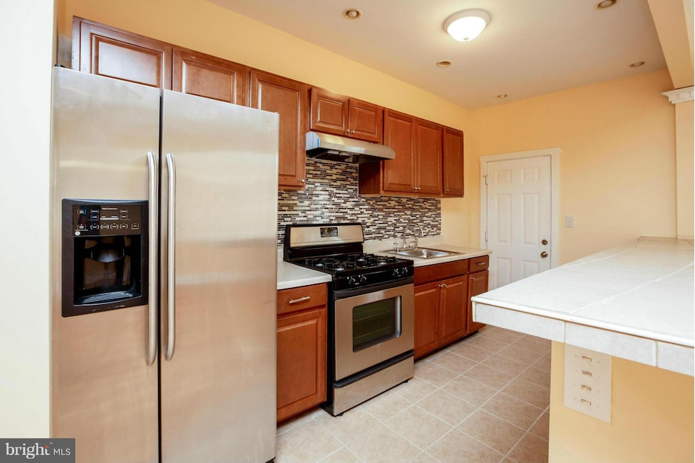 926 N Rosedale St, Baltimore, MD 21216 - photo 1