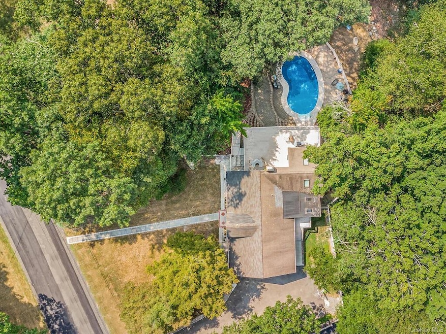 11 N Bridge Place, Mount Kisco, NY 10549 - photo 1