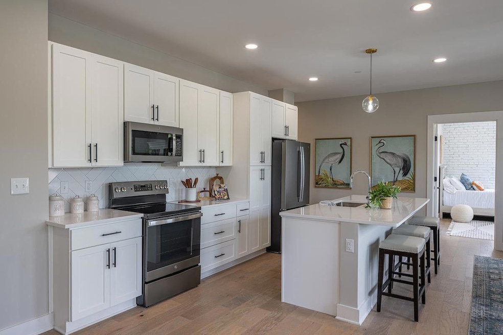 1- 70 Carolina St (301)