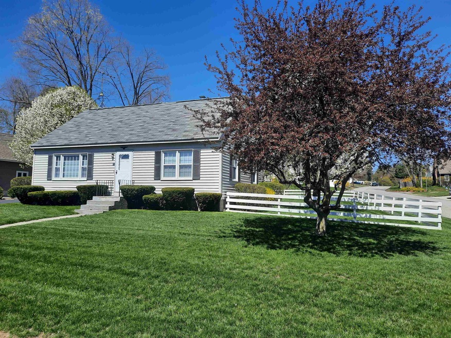 21 Sioux Ave, Nashua, NH 03063 - photo 1