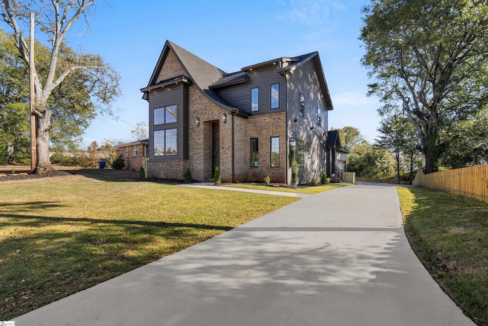 610 Lowndes Hill Rd, Greenville, SC 29607 - photo 1