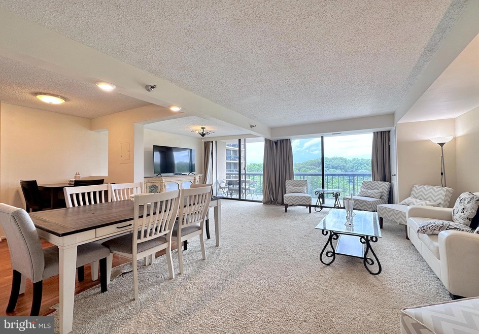 Chelsea Towers unit 1006, Bethesda, MD 20817 - photo 1