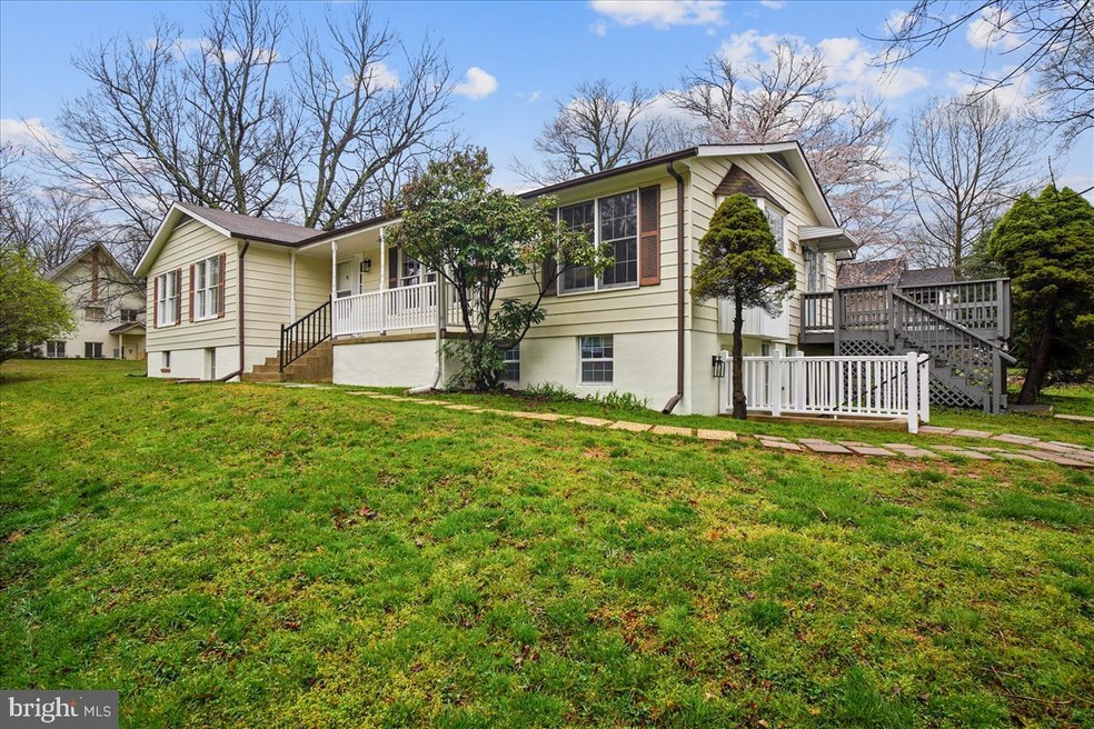 304 Chestnut Ave, Washington Grove, MD 20880 - photo 1