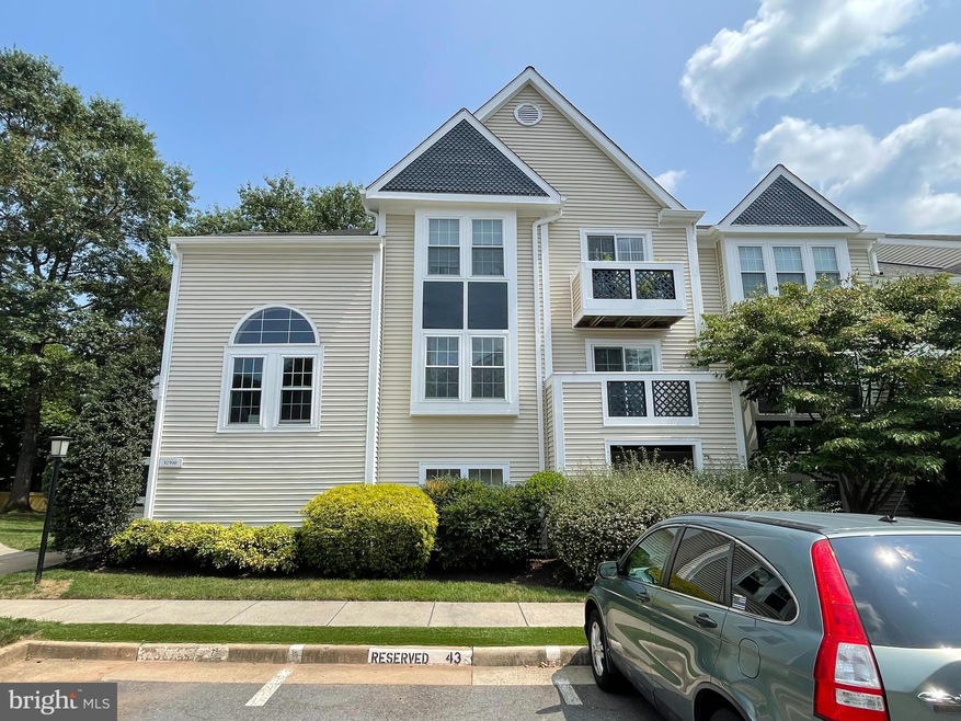 12900 Grays Pointe Rd unit 12900C, Fairfax, VA 22033 - photo 1