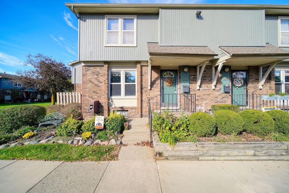 261 N Maple Rd, Saline, MI 48176 - photo 1