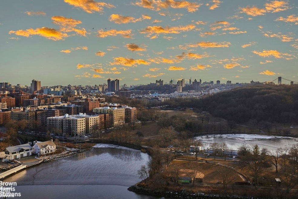 The Blue Building unit 11K, Bronx, NY 10463 - photo 1