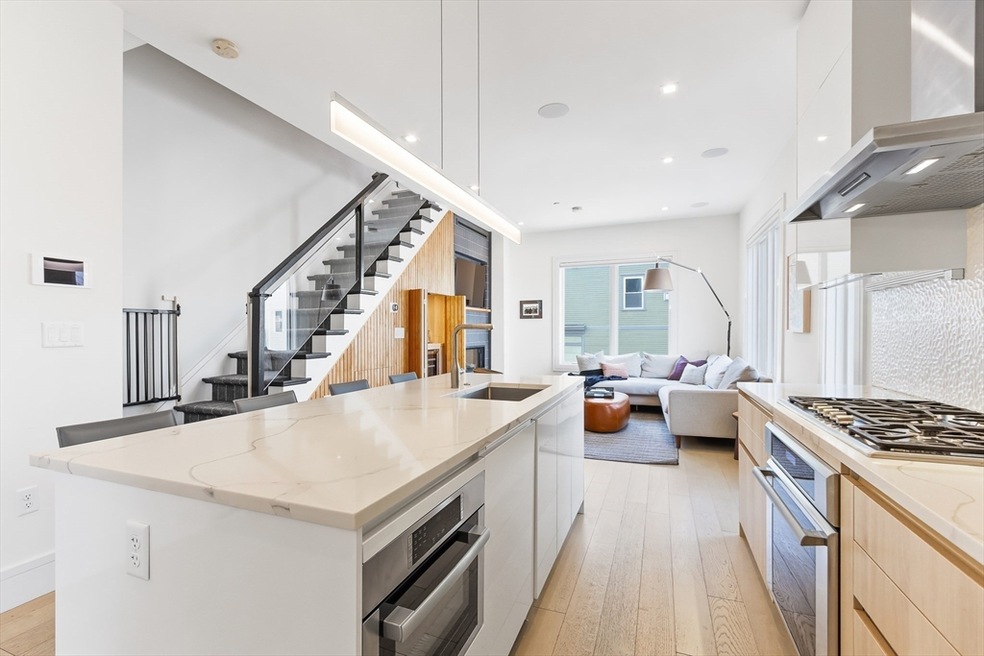 502 E 3rd St unit 1, Boston, MA 02127 - photo 1