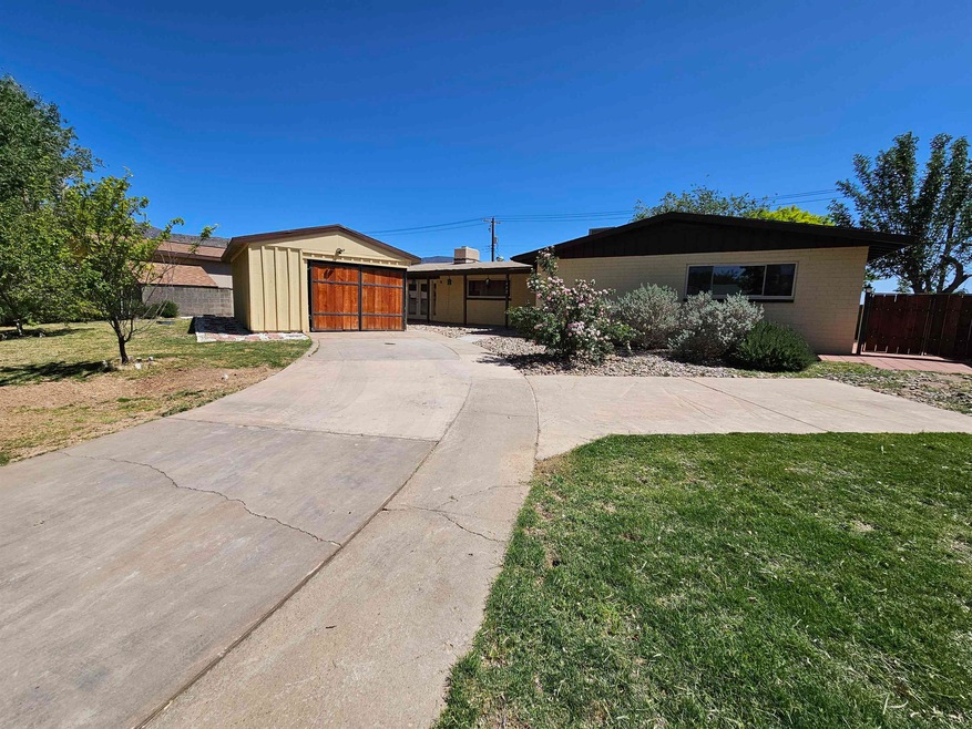 1402 Mountain View Ave, Alamogordo, NM 88310 - photo 1