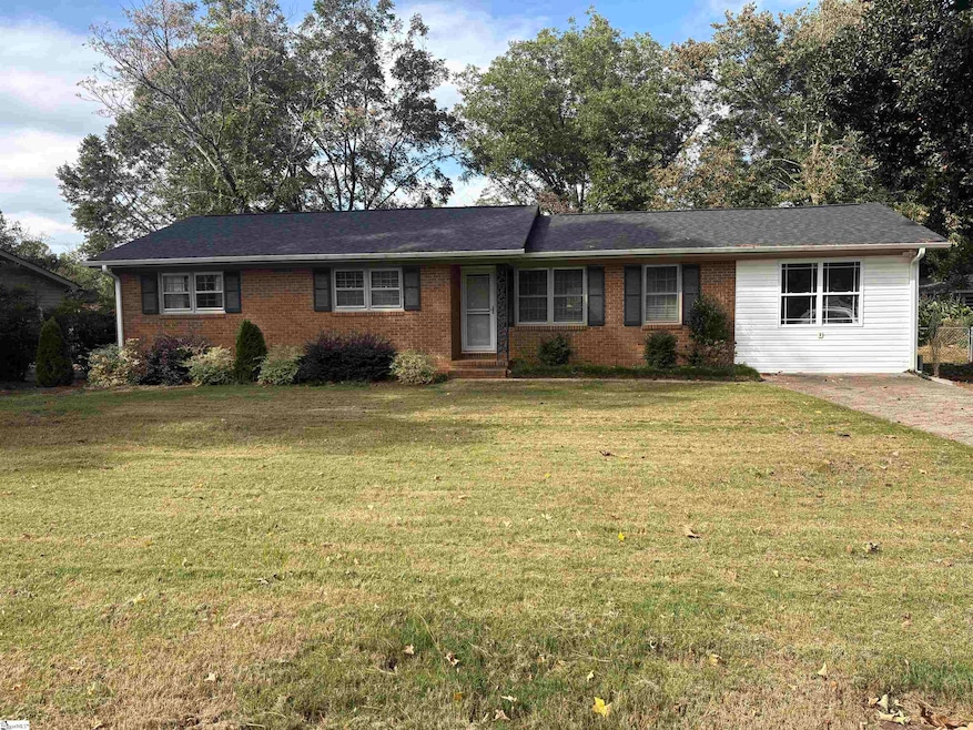 3036 Elmhurst Dr, Boiling Springs, SC 29316 - photo 1