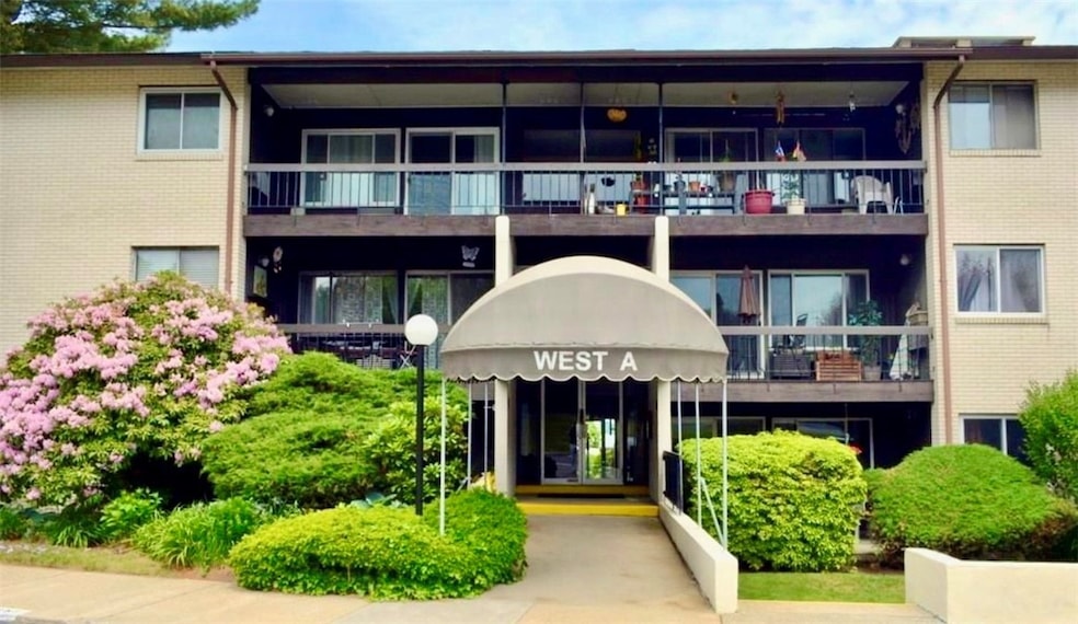 400 Narragansett Pkwy unit WA11, Warwick, RI 02888 - photo 1