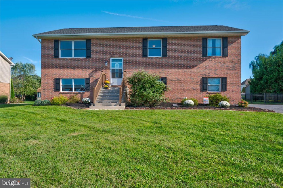 1153 Jason Dr, Greencastle, PA 17225 - photo 1