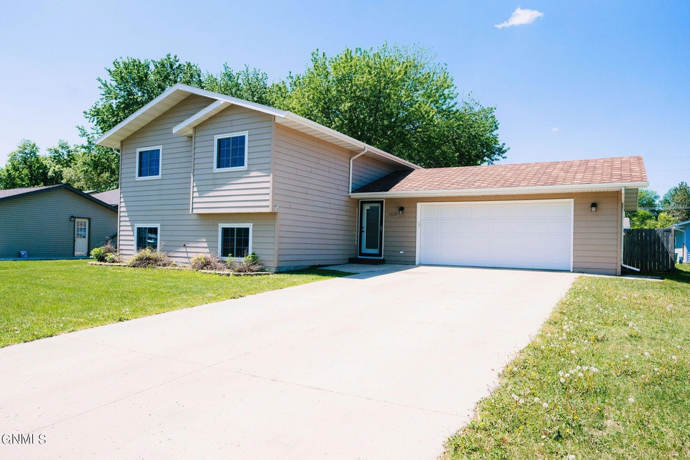 1519 8th Ave NE, Jamestown, ND 58401 - photo 1