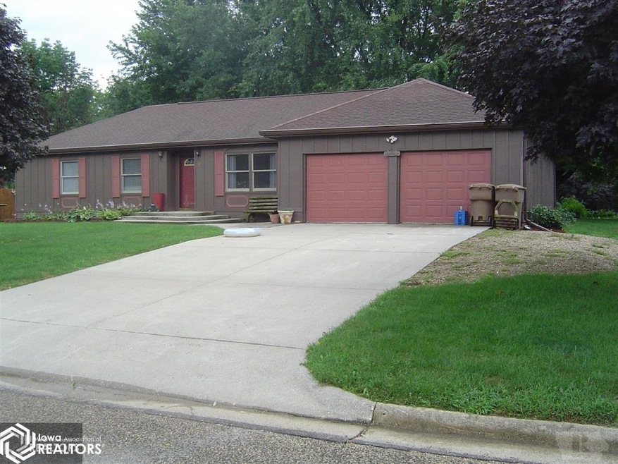 303 Skyline Dr, Coon Rapids, IA 50058 - photo 1