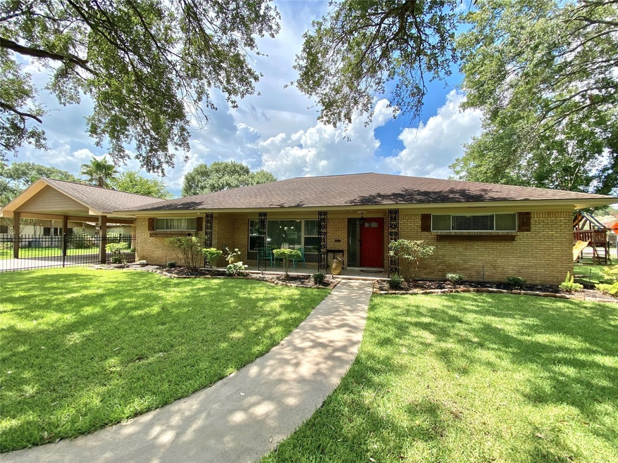 617 6th St, Bay City, TX 77414 - photo 1