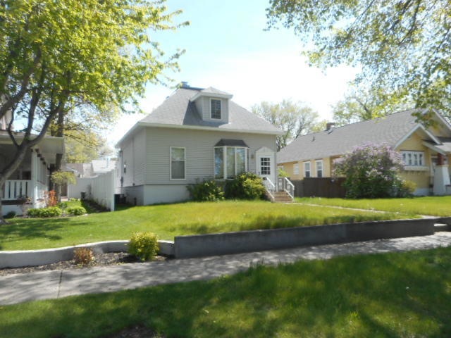 606 1st Ave East<|><|>