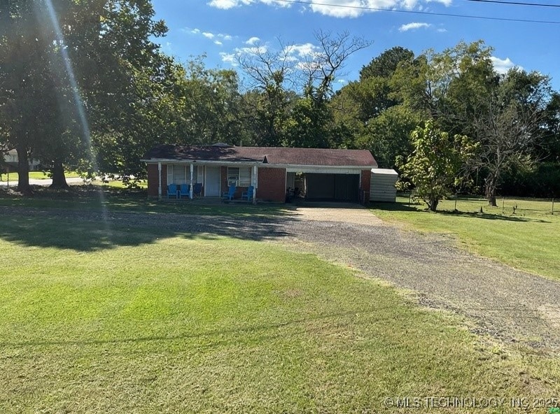 101 SW Hayes St, Idabel, OK 74745 - photo 1