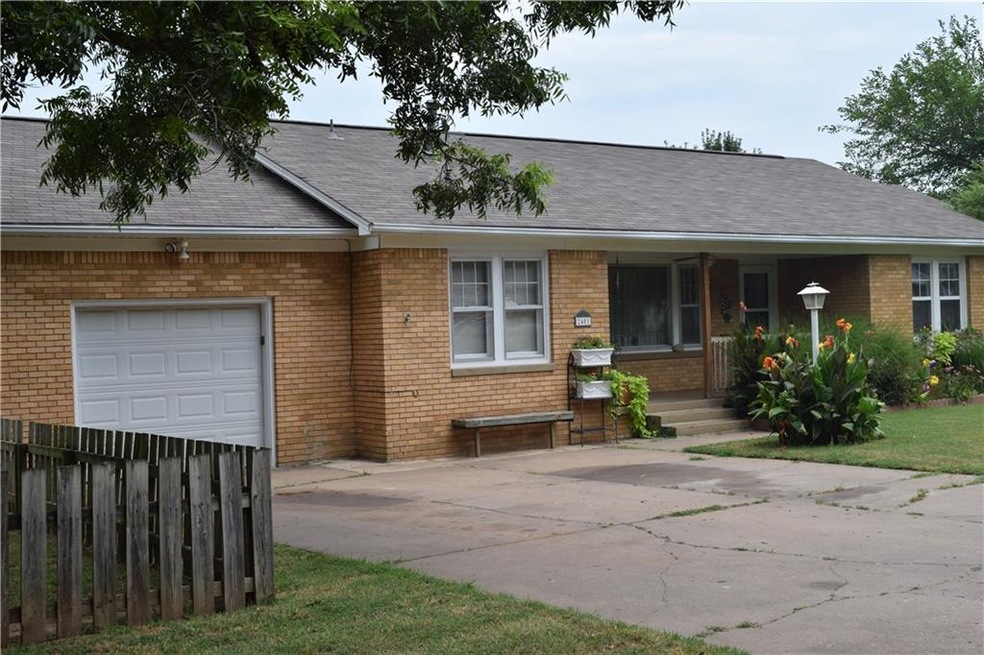 2401 N Bell Ave, Shawnee, OK 74804 - photo 1