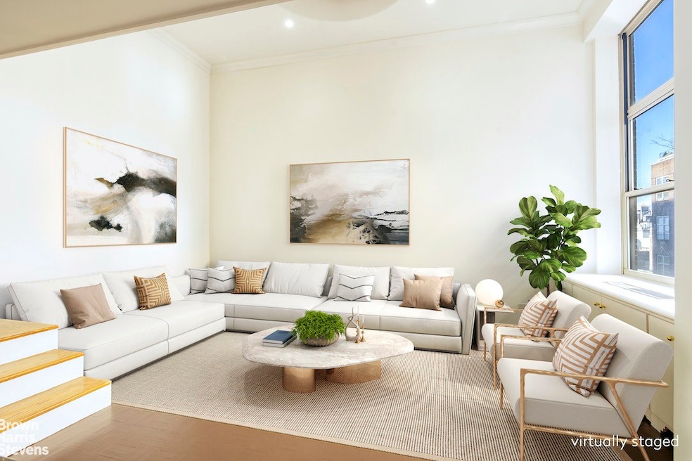 Pending $1,275,000 • Co-Listing Agent