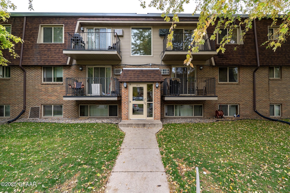 1814 22nd Ave S, Grand Forks, ND 58201 - photo 1
