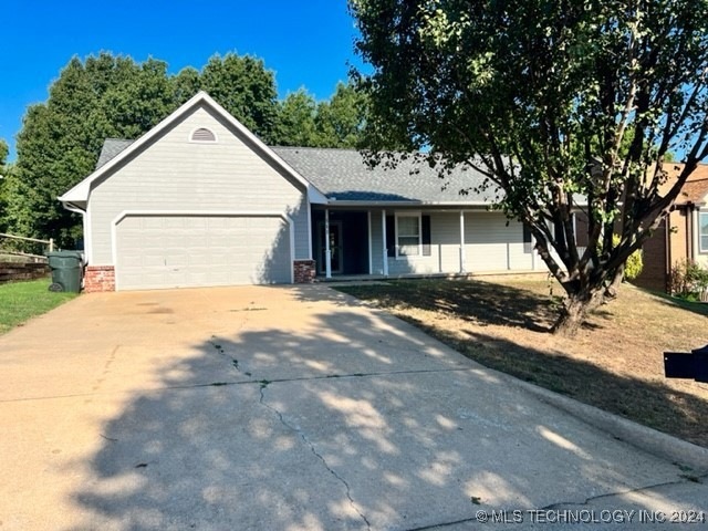 511 Stonehaven Dr, Claremore, OK 74017 - photo 1