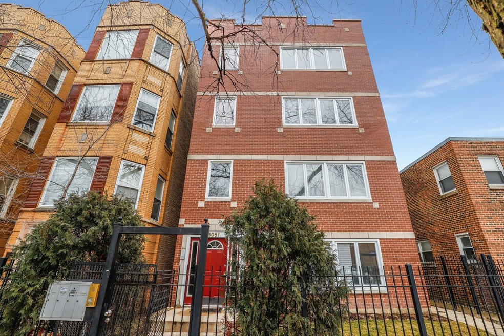 6051 N Mozart St unit 4, Chicago, IL 60659 - photo 1