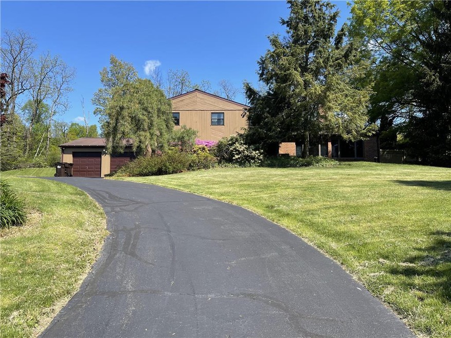 5750 Sun Valley Run, Zionsville, PA 18092 - photo 1