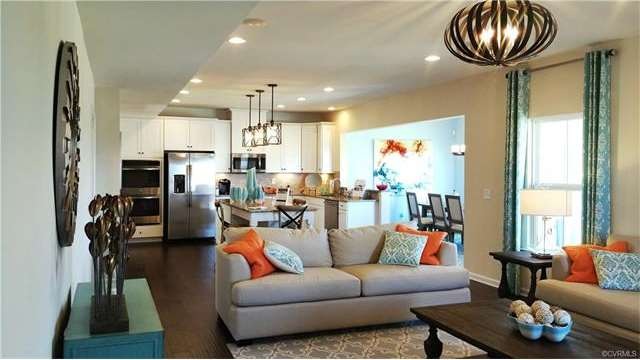 FAMILY ROOM/KITCHEN