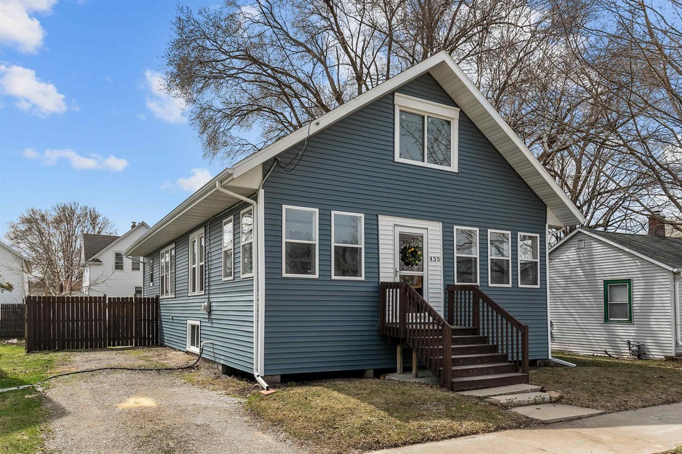 435 W 8th Ave, Oshkosh, WI 54902 - photo 1