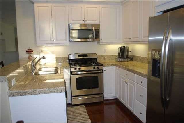 Beautiful Kitchen with Granite Countertops, Wood F