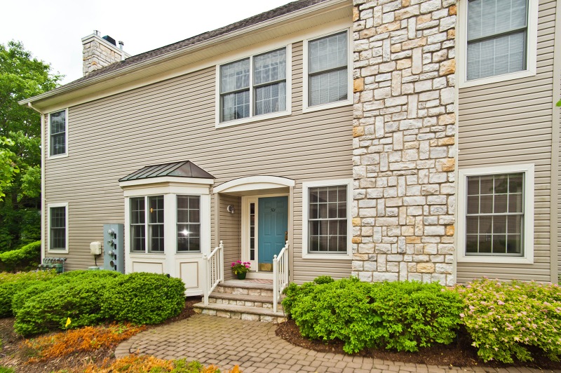 701 Binghampton Ln, Livingston, NJ 07039 - photo 1