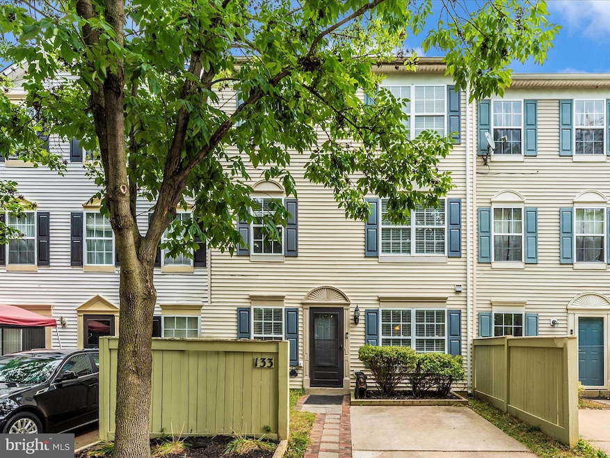 133 Heathfield Dr, Frederick, MD 21702 - photo 1
