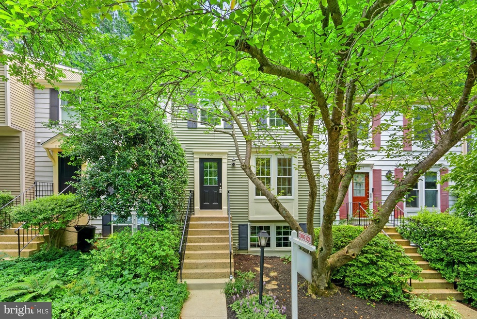 11027 Barton Hill Ct, Reston, VA 20191 - photo 1
