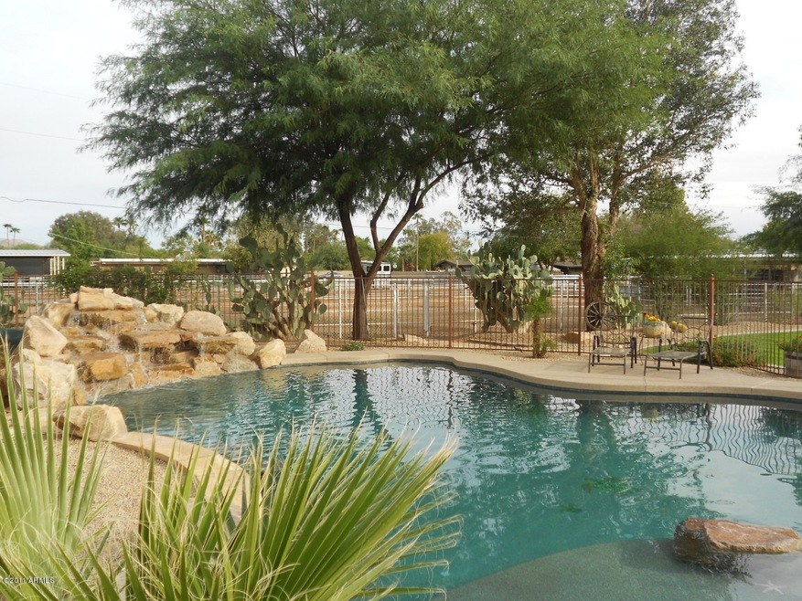 Awesome pool w/ waterfall!