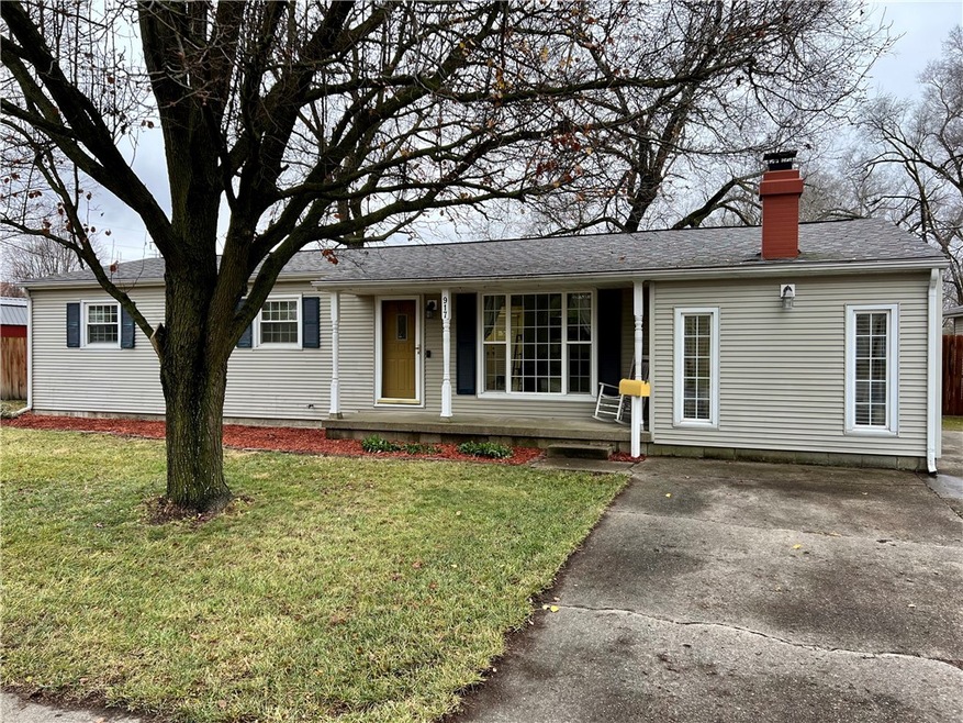 917 S 6th St, Mattoon, IL 61938 - photo 1