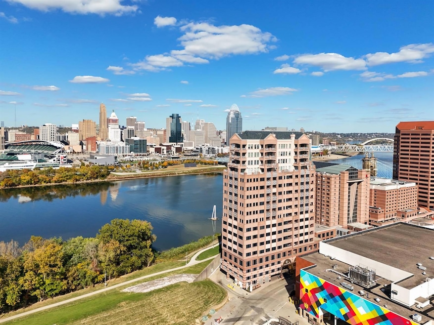 100 W Rivercenter Blvd unit PH3B, Covington, KY 41011 - photo 1