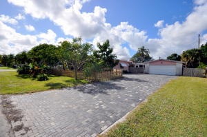 5617 Cinnamon Dr, West Palm Beach, FL 33415 - photo 1