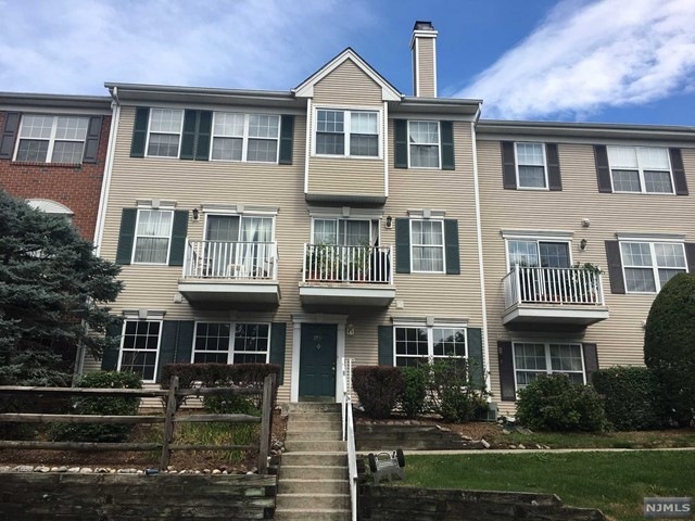 2136 Isabelle Ct, Mahwah, NJ 07430 - photo 1