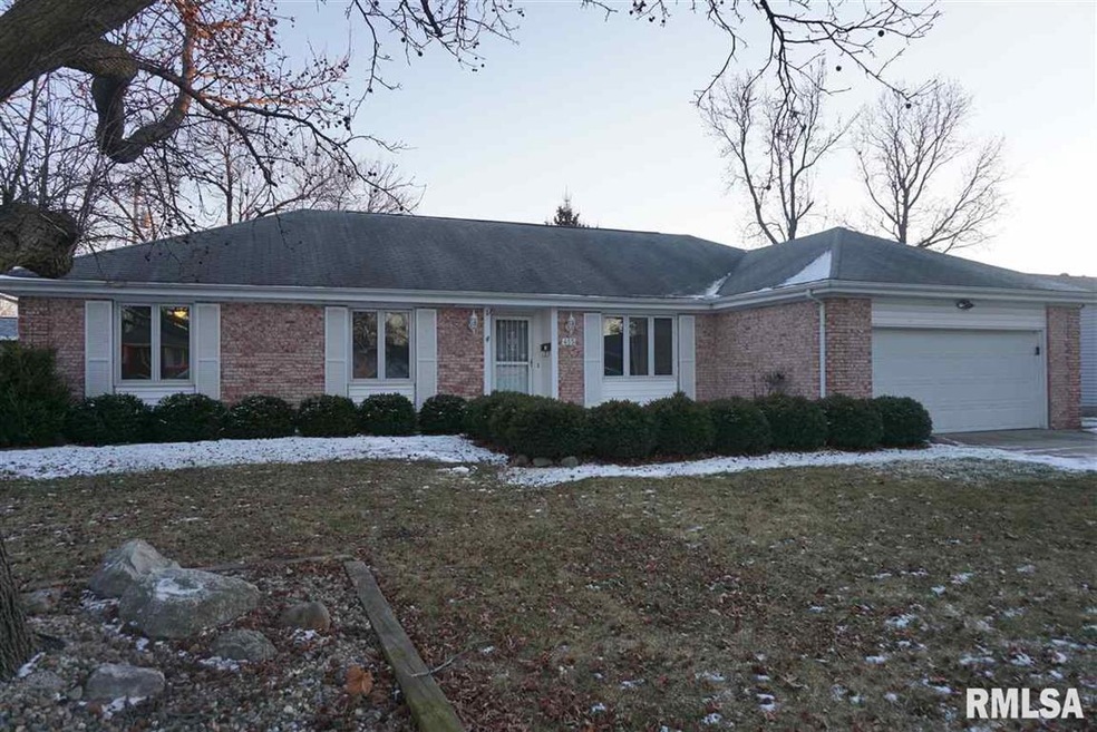 455 Mayfair Dr, Lincoln, IL 62656 - photo 1